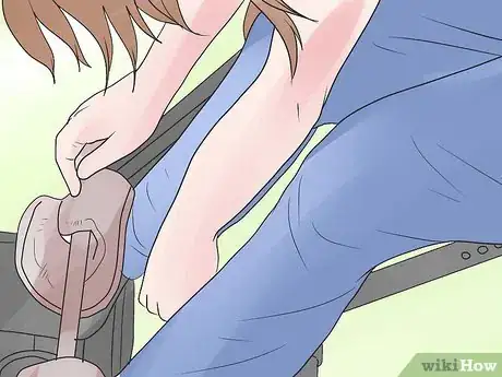 Imagen titulada Use an Inversion Table for Back Pain Step 3