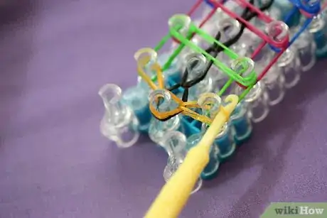 Imagen titulada Make a Ladder Bracelet on the Rainbow Loom Step 7