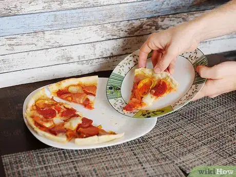 Imagen titulada Eat Pizza Step 12