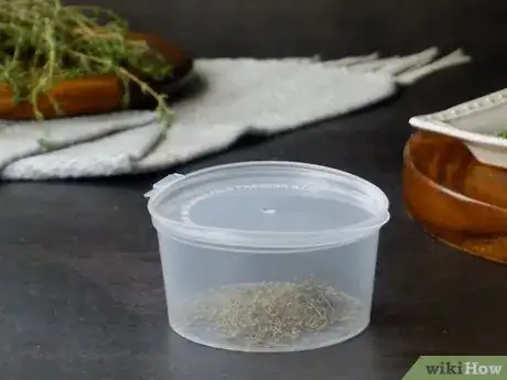 Imagen titulada Prepare and Store Fresh Thyme Step 11