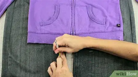 Imagen titulada Make a Jacket Out of Jeans Step 1