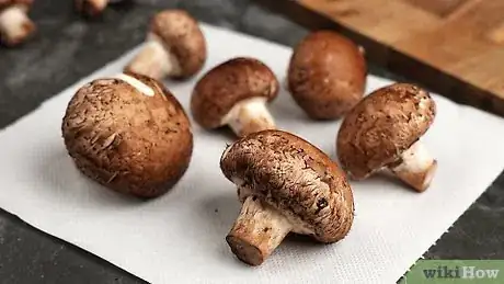 Imagen titulada Clean a Portobello Mushroom Step 4