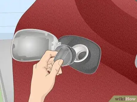 Imagen titulada Open Gas Tank Step 5