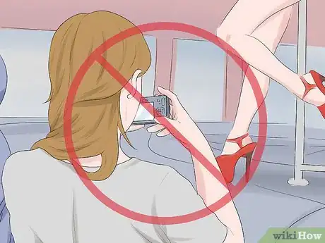 Imagen titulada Practice Lap Dance Etiquette Step 7