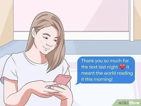 Imagen titulada Make Him Miss You Like Crazy over Text Step 2