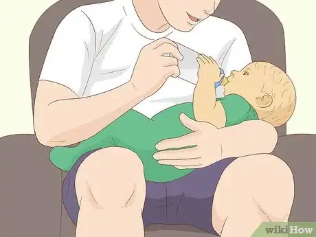 Imagen titulada Cradle Hold a Baby Step 11