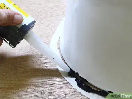 Imagen titulada Caulk Around a Toilet Step 6