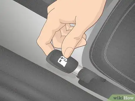 Imagen titulada Open Gas Tank Step 2