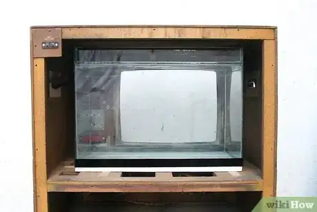 Imagen titulada Convert an Old TV Into a Fish Tank Step 8