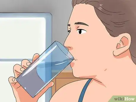 Imagen titulada Get a Fish Bone Out of Your Throat Step 6