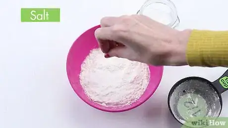 Imagen titulada Make Papier Mâché Paste Step 2