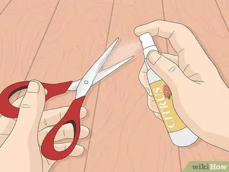 Imagen titulada Clean Adhesive from Scissors Step 2