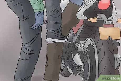 Imagen titulada Ride on the Back of a Motorcycle Step 11