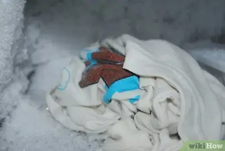 Imagen titulada Remove Fluorescent Glo Stick Liquid from Fabric Step 4