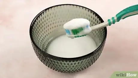 Imagen titulada Clean Jewelry with Baking Soda Step 8