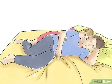 Imagen titulada Kiss and Cuddle With Your Boyfriend Step 5