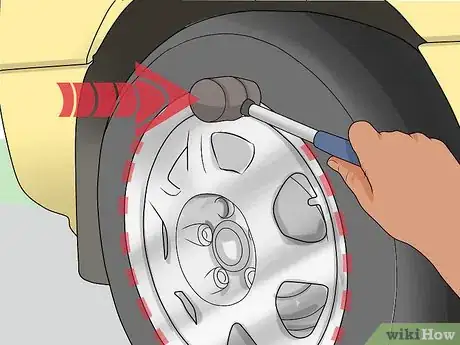 Imagen titulada Remove Lug Nuts and Tires Step 6