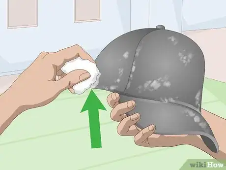 Imagen titulada Clean a Black Hat Step 4