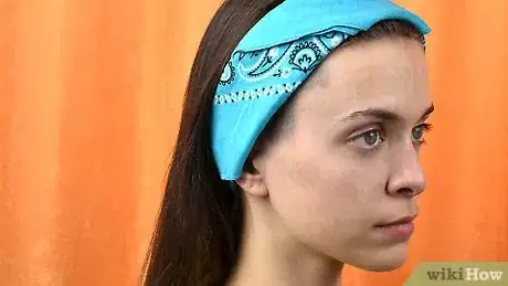 Imagen titulada Tie a Bandana Like a Headband Step 9