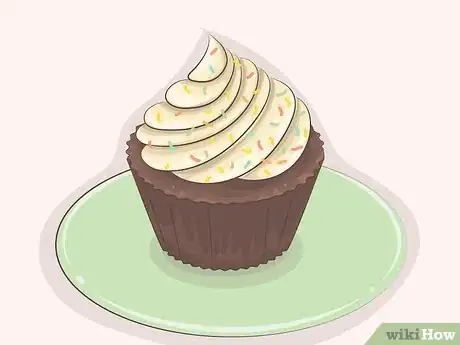 Imagen titulada Eat a Cupcake Step 8