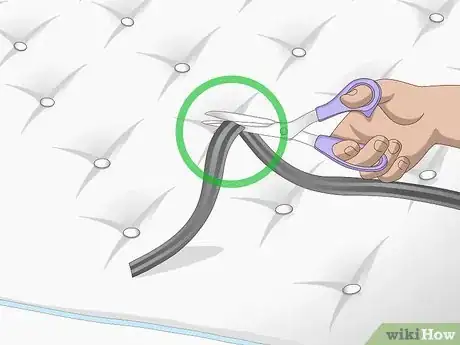 Imagen titulada Prevent Sheets from Slipping Off a Bed Step 6