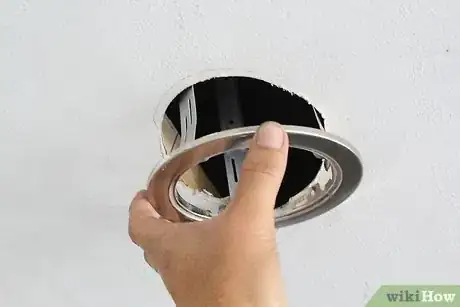 Imagen titulada Install Recessed Lighting Step 7