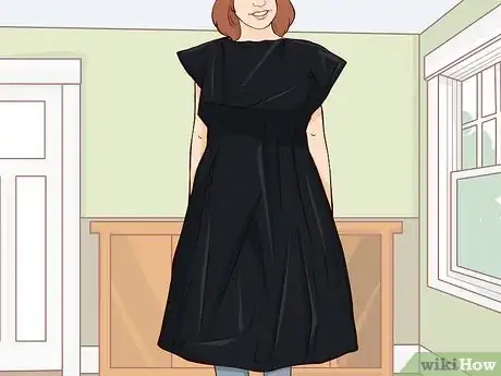 Imagen titulada Make a Trash Bag Poncho Step 5