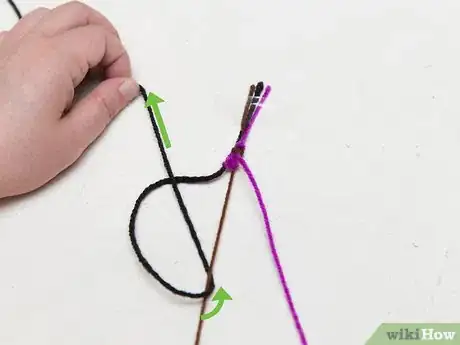 Imagen titulada Make Bracelets out of Thread Step 5