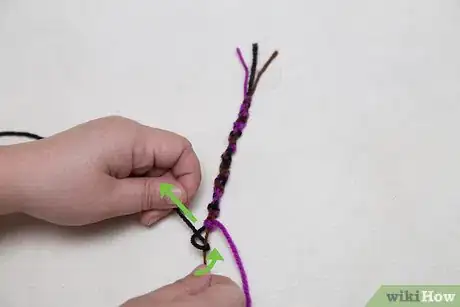 Imagen titulada Make Bracelets out of Thread Step 7