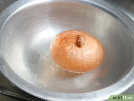 Imagen titulada Peel an Onion Step 7