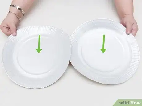 Imagen titulada Make a Paper Frisbee Step 8