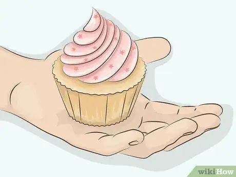 Imagen titulada Eat a Cupcake Step 4