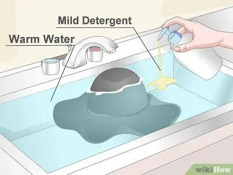 Imagen titulada Clean a Black Hat Step 8
