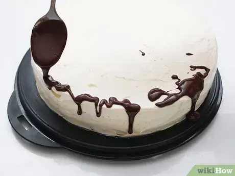 Imagen titulada Make a Drip Cake Step 10