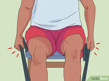 Imagen titulada Do Bicep Curl Resistance Band Exercises Step 6