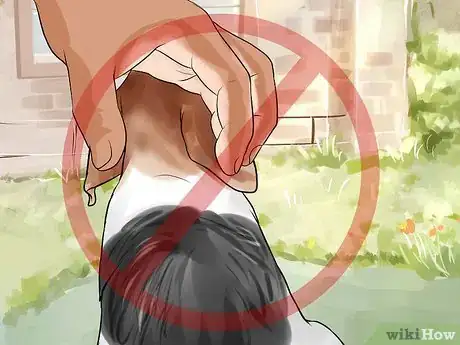 Imagen titulada Pick Up a Puppy Step 5
