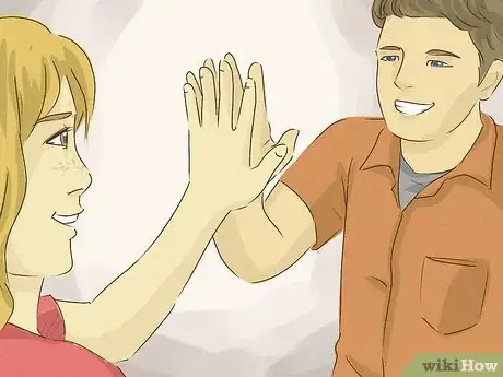Imagen titulada Hold Hands Step 8