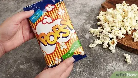 Imagen titulada Make Microwave Popcorn Step 1