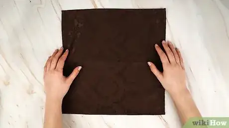 Imagen titulada Fold Napkins in a Fancy Formal Style Step 11