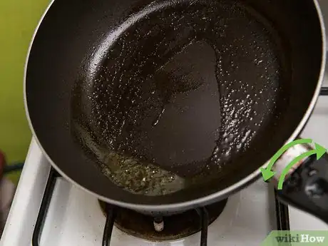 Imagen titulada Make Cheesy Scrambled Eggs Step 3