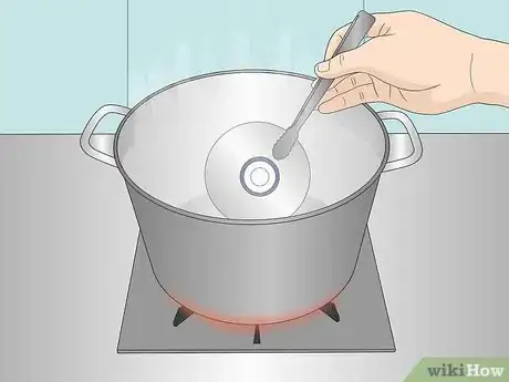 Imagen titulada Make a Disco Ball with CDs Step 10