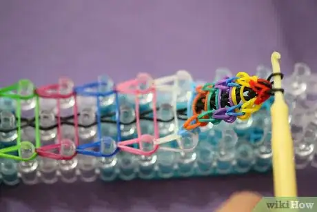 Imagen titulada Make a Ladder Bracelet on the Rainbow Loom Step 9