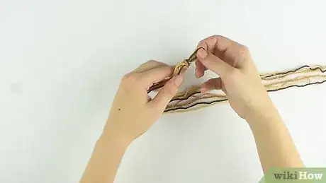 Imagen titulada Make a String Bracelet Step 26
