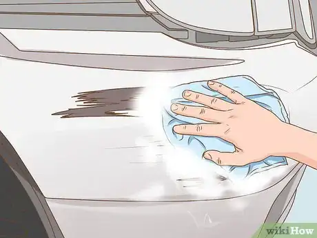 Imagen titulada Touch up Scratches on Your Car Step 3