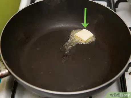 Imagen titulada Make Cheesy Scrambled Eggs Step 1