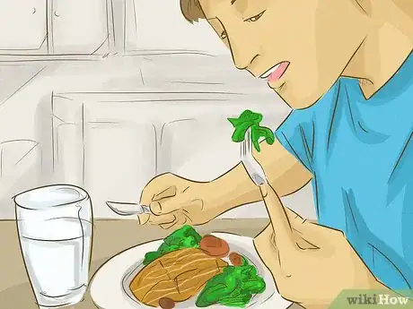 Imagen titulada Get Rid of Man Boobs Fast Step 7