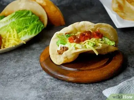 Imagen titulada Make a Taco Bell Beef Chalupa Supreme Step 7