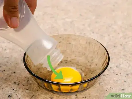 Imagen titulada Separate an Egg Step 17