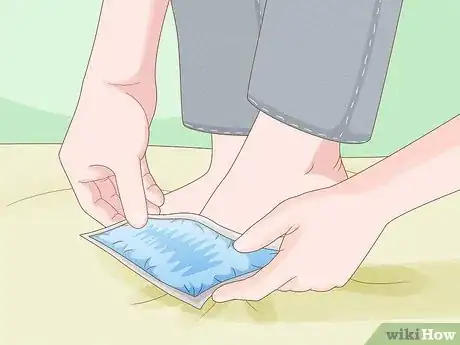Imagen titulada Treat a Sore Toe Step 2