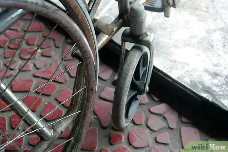 Imagen titulada Use a Manual Wheelchair Step 11Bullet4